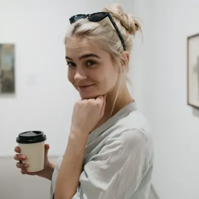 Яркая Адель